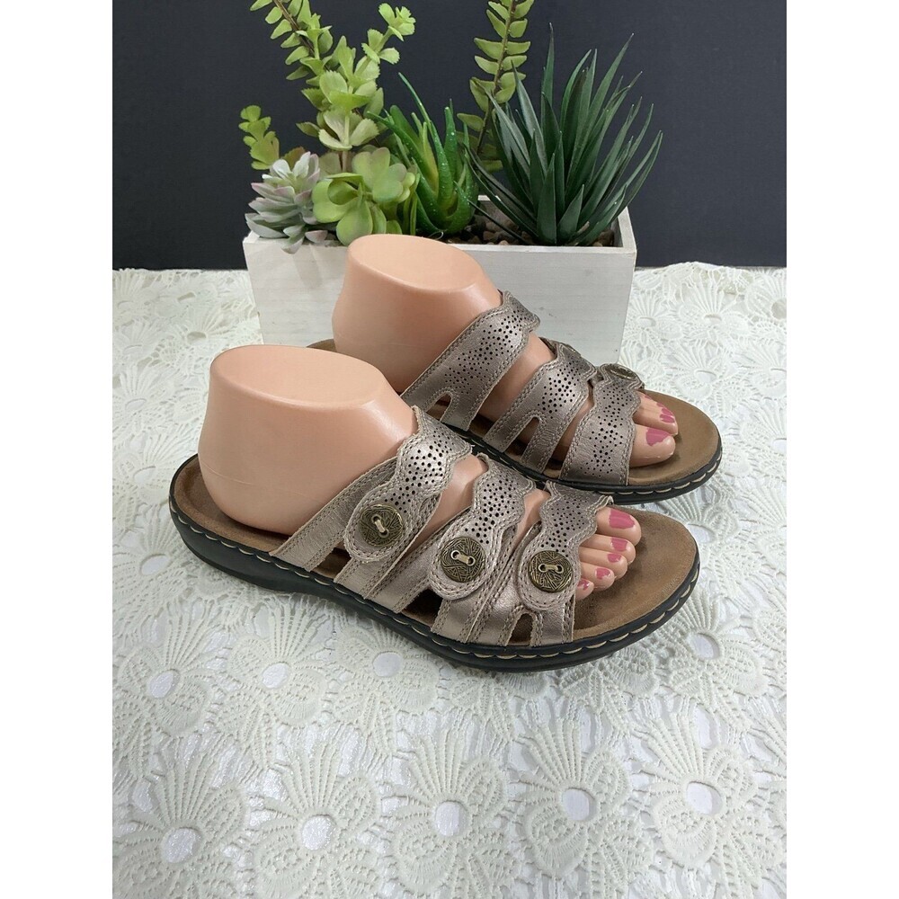 clarks sandals size  8.5